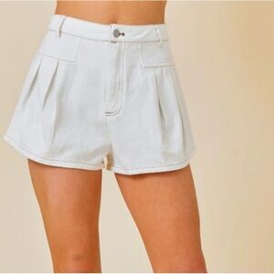 Day + Moon White Pleated Denim Jean Shorts Medium